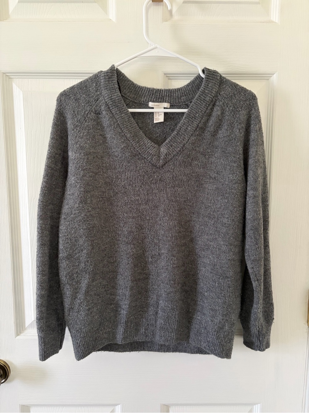 H&M Women's Grey V-Neck Sweater